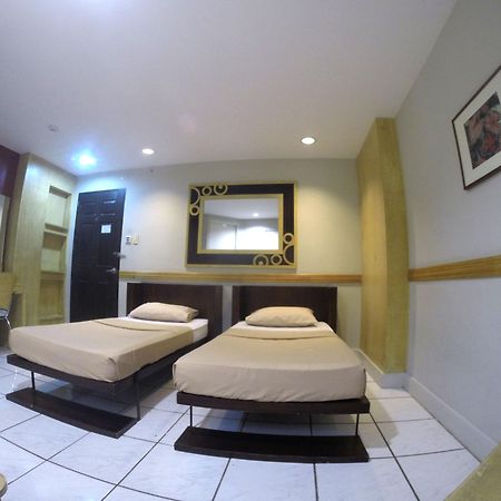 Urban Inn Iloilo Экстерьер фото