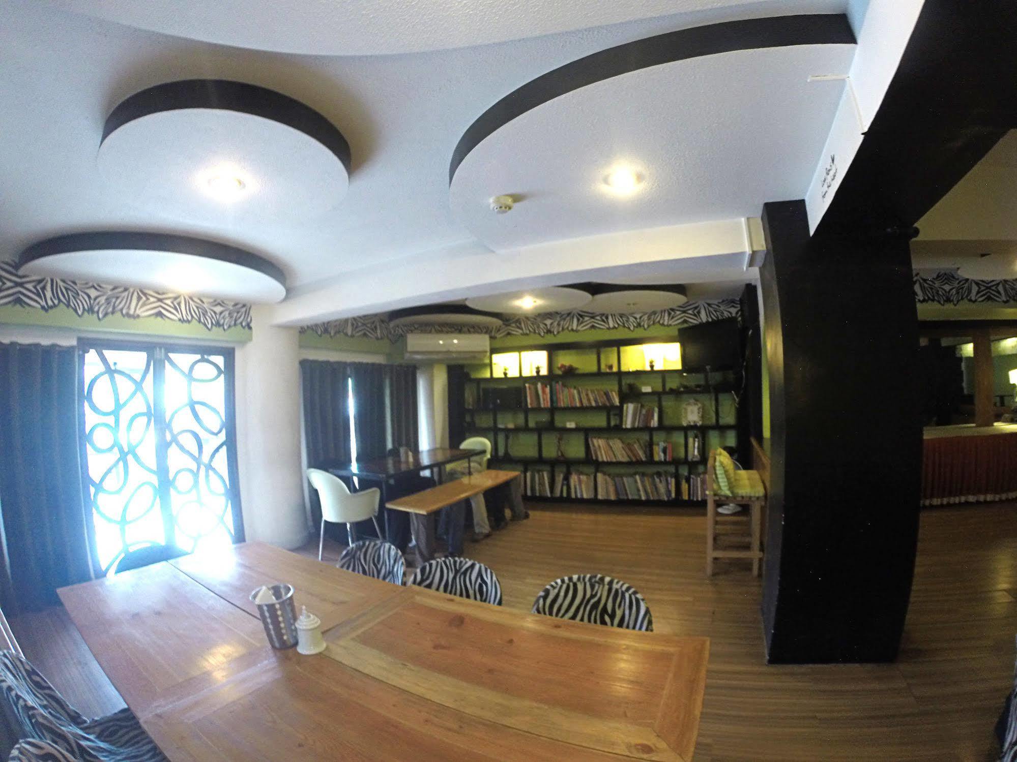 Urban Inn Iloilo Экстерьер фото